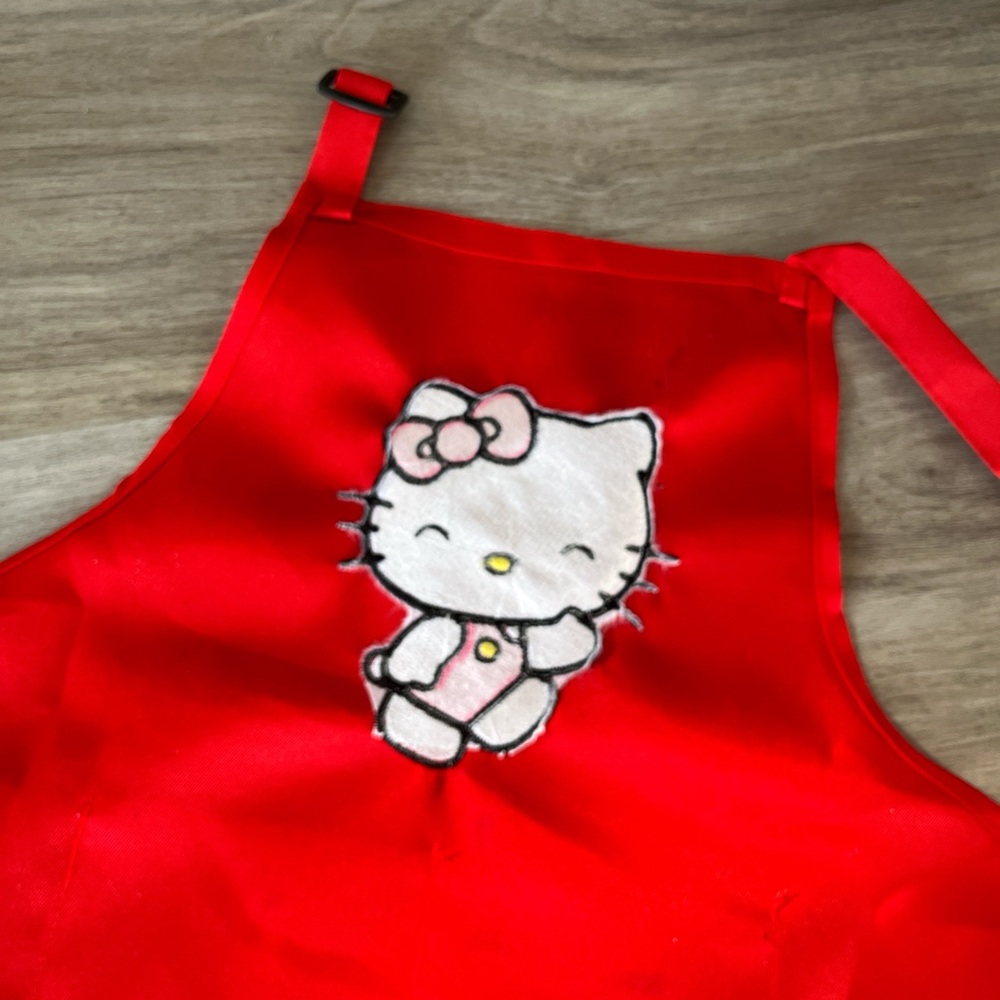Hello Kitty Red Kids Apron - Picture 2 of 7